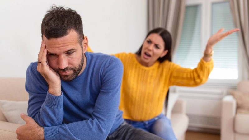 "Көзін көгертіп, аяқ киіммен ұрған": Сұлулық байқауының жеңімпазы 9 жыл бойы күйеуін қорлап келген