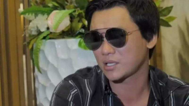 Қызды желкелеп көлікке мінгізген: Қайрат Нұртастың басы тағы дауға қалды (видео)