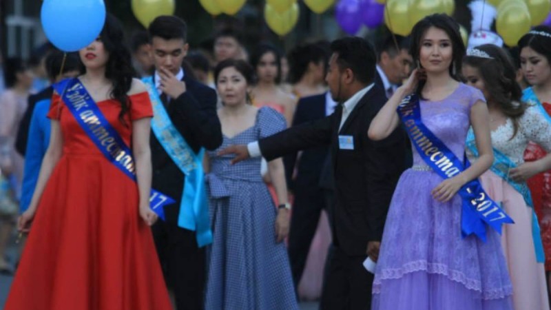 Қазақстанда мектеп түлектеріне аттестат табыстау рәсімі ата-аналарсыз өтетін болды - Қазақстан жаңалықтары