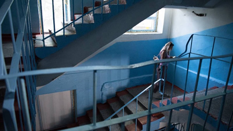 Үйдің кіреберісінде өлі табылған жасөспірімнің анасы трагедия туралы айтты