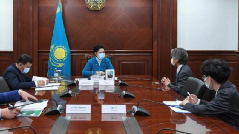 «Ханның қызы» жапон елшісімен неге қатар отырмады? (ВИДЕО)