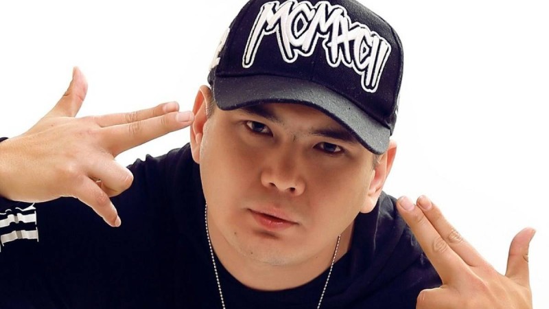 Жан Ахмадиев тіркелмеген «Ел тірегі» партиясын қолдап рэп оқыды (ВИДЕО)