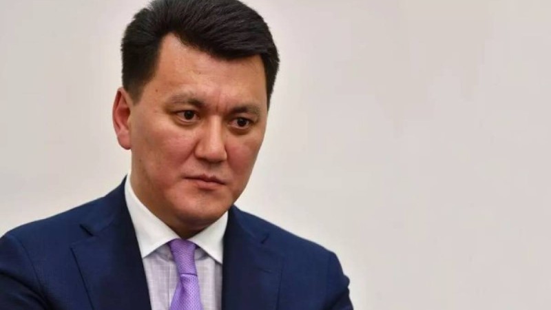 "Алты жылдан бері күресіп келеміз": Ерлан Қарин сал ауруына шалдыққан кішкентай қызы жайлы әсерлі жазба қалдырды