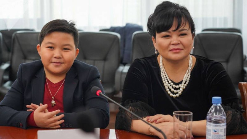 Ержан Максимнің анасы ұлының Мәскеудегі өмірі жайлы айтып берді