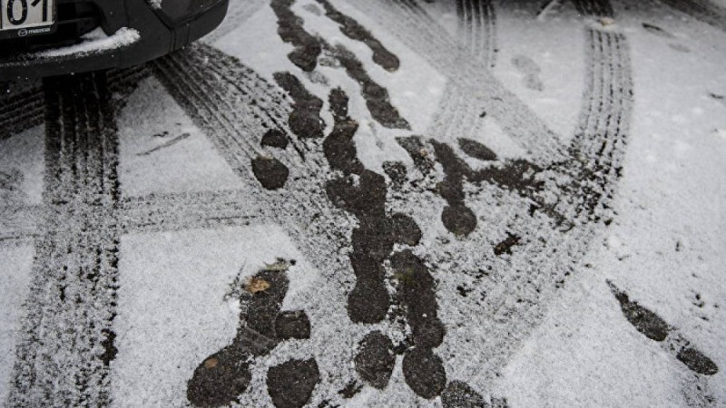 Ақтауда екі қыздың біртүрлі әрекеті видеоға түсіп қалды