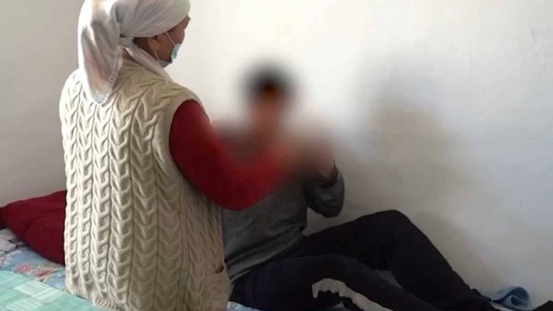 Айыпталушылардың ішінде балалар да бар: Түркістан облысында мүгедектігі бар жігітті бірнеше жыл зорлаған күдіктілер бостандықта жүр