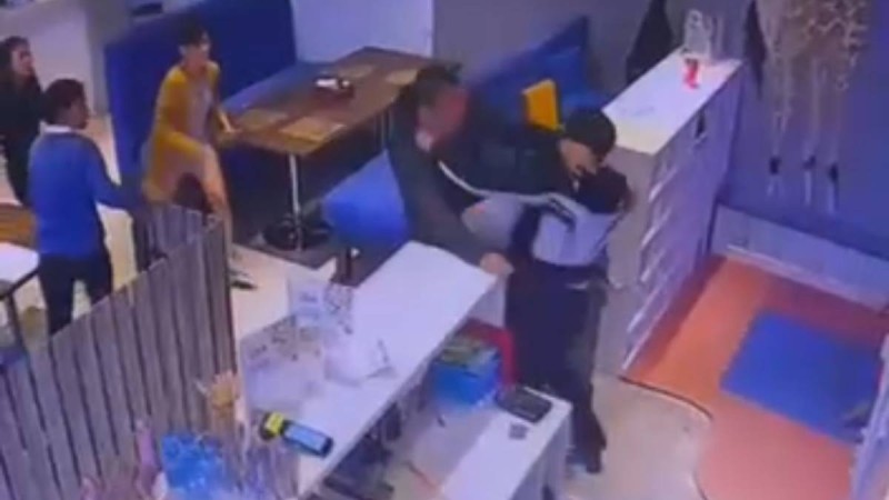 Продюсер Азамат Дулатов ойын-сауық орталығында төбелес шығарды (видео)