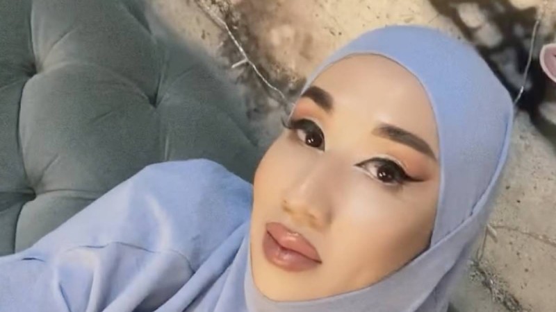 «Халал транс»: Атышулы трансгендер Амилай хиджаб киді (ВИДЕО)