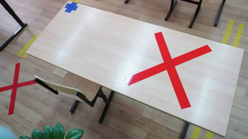 Екінші тоқсаннан бастап қандай мектептер дәстүрлі форматқа көшеді?