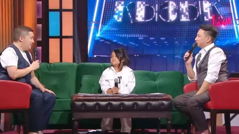 Әлеуметтік желіде хит болған жаңа әннің орындаушысы мектеп оқушысы болып шықты (видео)