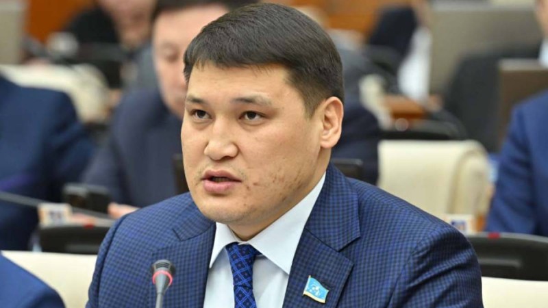 “Саған әлі ешкім ұсынбаған шығар” - Шымкентте жемқорлық жоқ деген Берденов елден сөз естіді