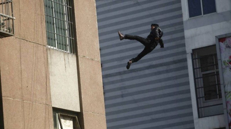 Юбка киіп келгені үшін мазақтаған: Алматыда оқушы 11-қабаттан секіріп мерт болды