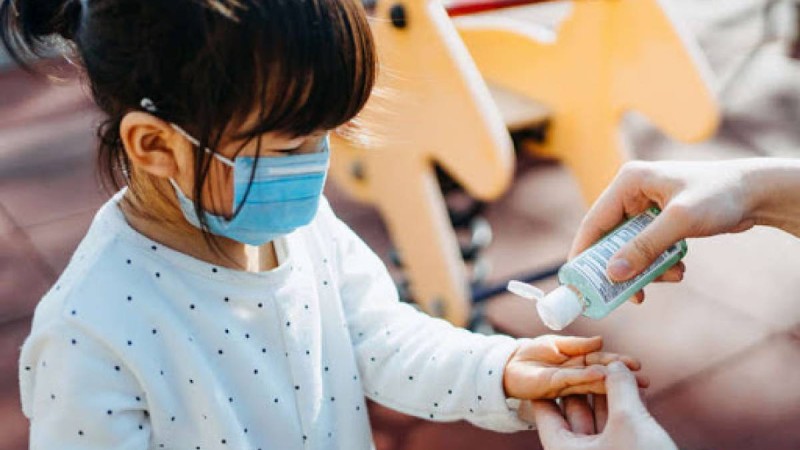 Екі аптадан кейін байқалады: COVID-19 балалар үшін несімен қауіпті