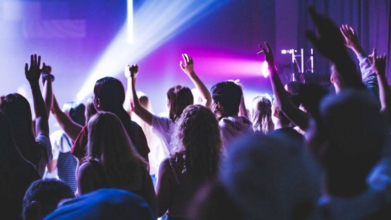 АҚШ тұрғындары коронавирус жұқтыру үшін арнайы кештерге жиналады - Қазақстан жаңалықтары