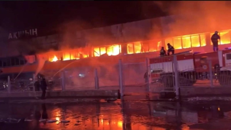 Семейде ірі киім базарларының бірі өртеніп кетті