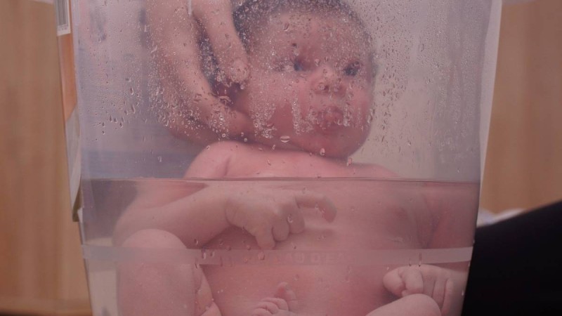 Астанада әйел ваннада босанып, тірі сәбиін тұншықтырып өлтірді