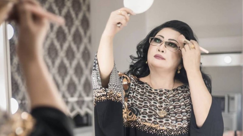 «Мынадай сыйлық аламын деп ойламадым»: Димаш Құдайбергеннің әжесі Мақпал Жүнісоваға құнды сый жасады (ВИДЕО)