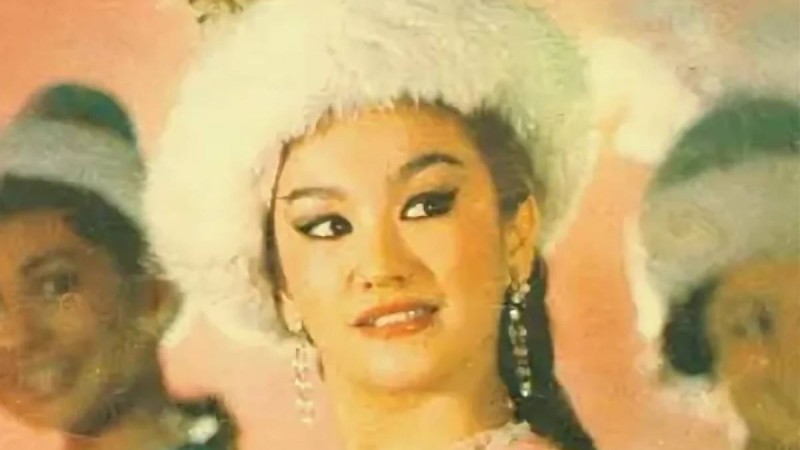 Күйеуі тастап кетсе де, ата-енесін баққан биші