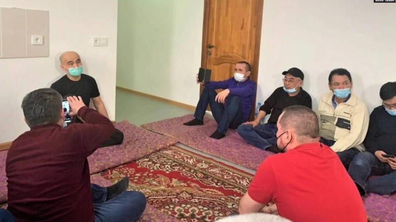 "Намаз оқығаны үшін жазалайтын". Макс Боқаев түрмедегі өмірі туралы айтып берді