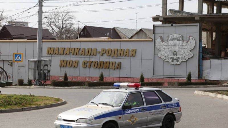 Марқұмға 30-дан аса оқ тиген. Полиция бөлімінде атыс болып, тұрғын өлді (видео)