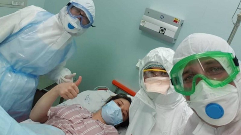 "Екі адамның өмірі үшін күрестік": Елордалық дәрігерлер жаңа туған сәбиді коронавирустан аман алып қалды - Қазақстан жаңалықтары