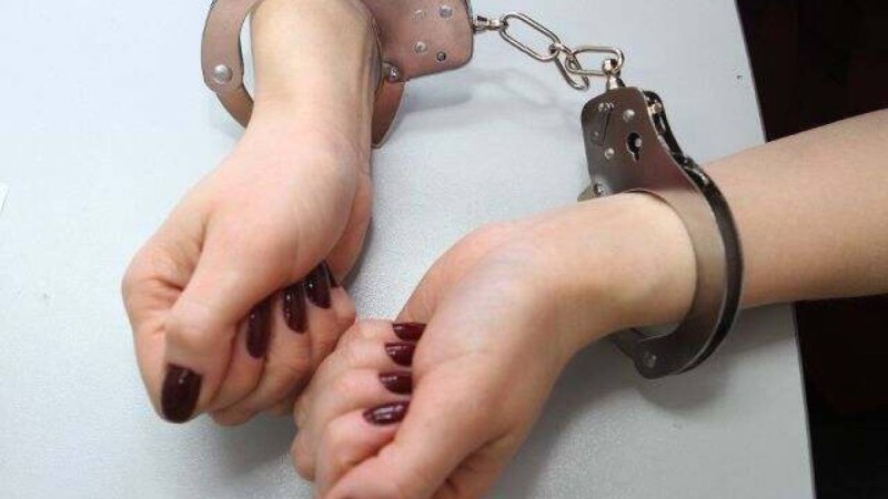 Жезқазғанда дүкен сатушысы кассадан 600 мың теңгені жымқырып кетті