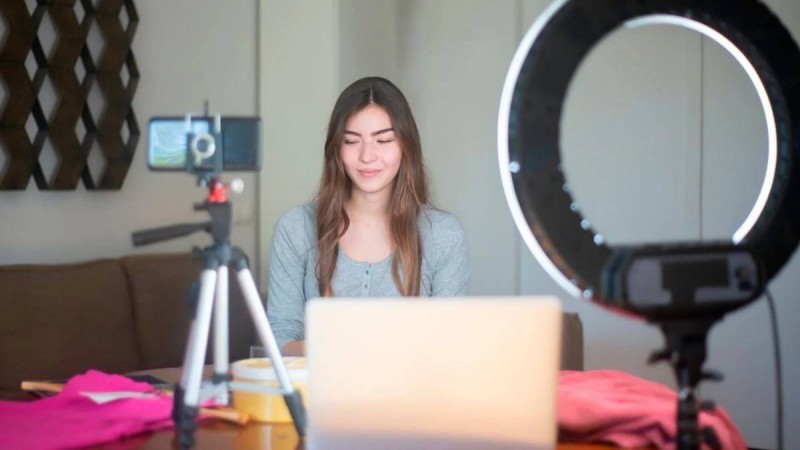 Гив өткізу – заңсыз: Депутат елде блогерлерге қатысты жаңа ереже енгізуді ұсынды