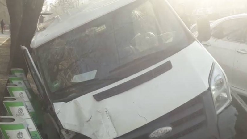 Аяғын жұлып кеткен: Алматыда көлік мінген мас жүргізуші аялдамадағы әйелді қақты - Қазақстан жаңалықтары