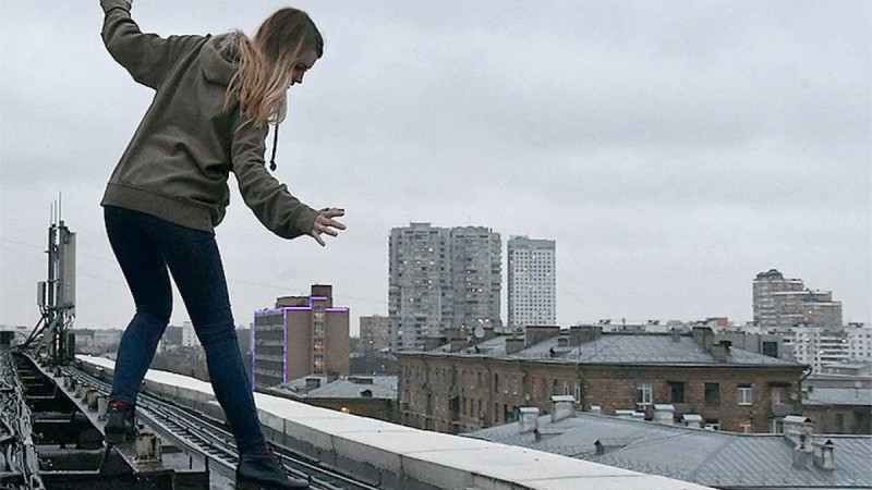 Қарағандыда суицид жасамақ болған жасөспірімнің видеосы жұртты шошытты - Қазақстан жаңалықтары