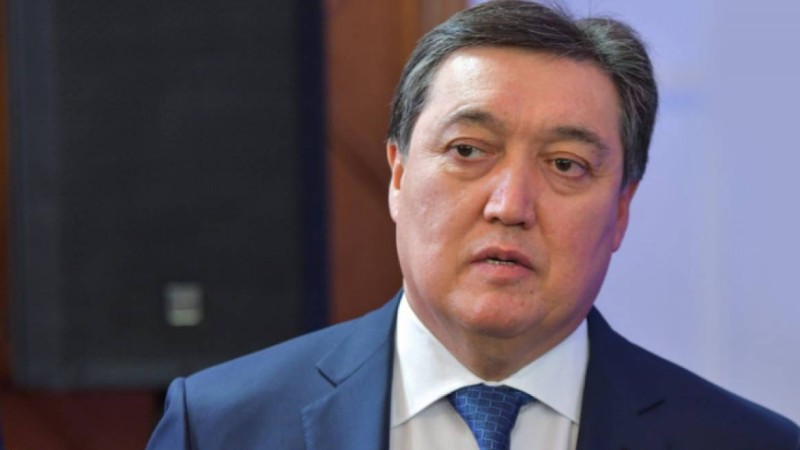 Мамин журналистерден қашып кетті (Видео)