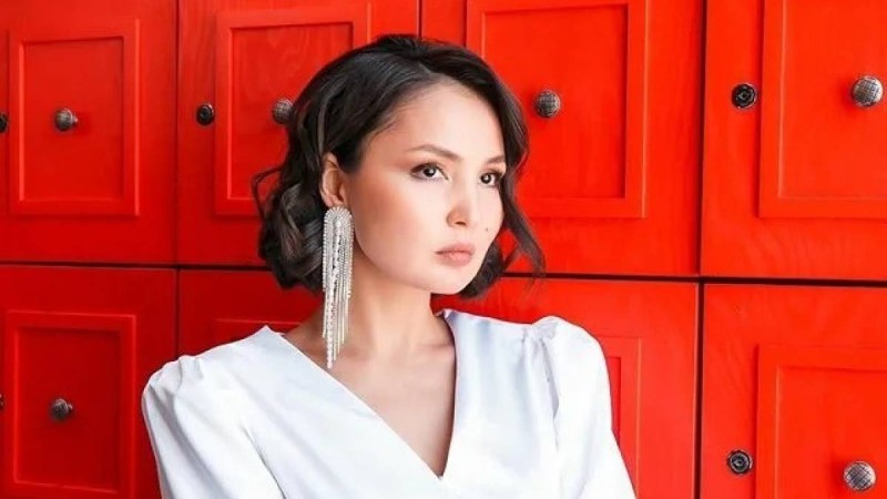 "Жау жағадан алғанда, бөрі етектен тартады": Жұлдыз Әбдікәрімова өз қазағын пәтерден қуып жатқандар туралы