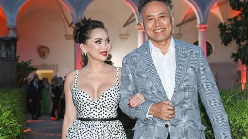 "Үш ай тұрып келдік": Баян Мақсатқызы Дубайдан оралды