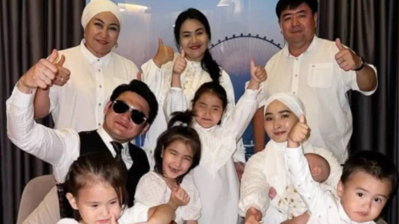 "Көз тимесін": Ерекше отбасылық суретін бөліскен Төреғали елді тәнті етті