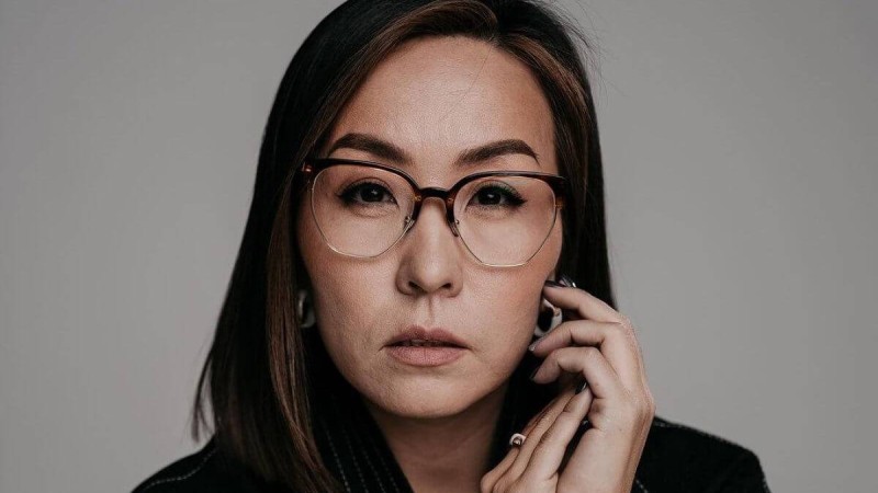 «Мазағы әлі күнге дейін құлағымда»: тележүргізуші Дина Төлепберген алғаш рет күйеуін көрсетті (фото)