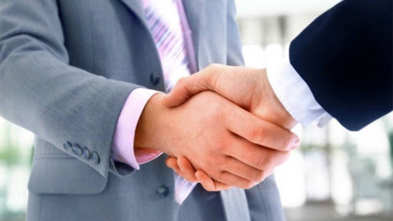 Қазақстандықтарға қол алысып амандасудан бас таратуды ұсынды - Қазақстан жаңалықтары