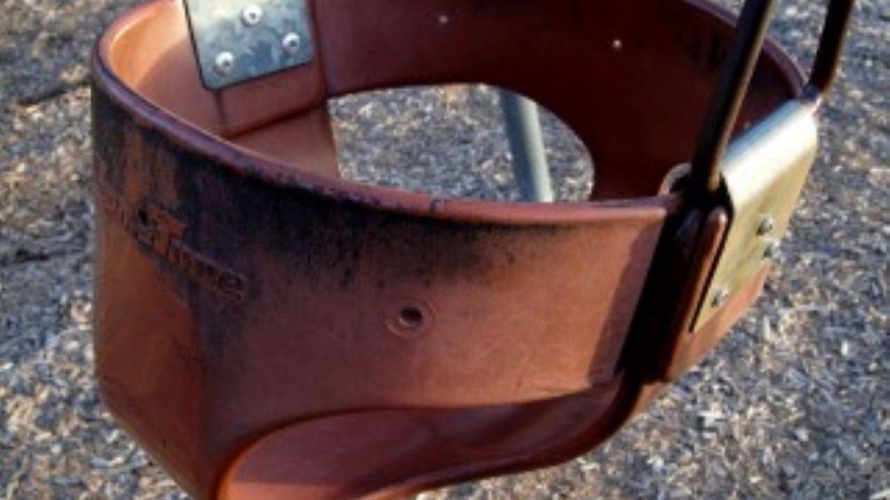 Түркістан облысында кызғаншақ ер кісі әйеліне жұмысқа барарда темірден ішкиім кигізіп жіберіп отырған