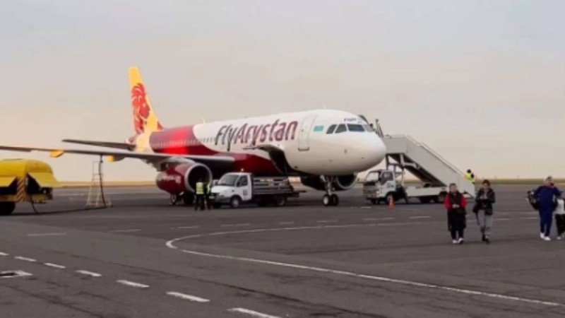 FlyArystan бортында жолаушының рюкзагы өртеніп, ұшақ қайта қонды