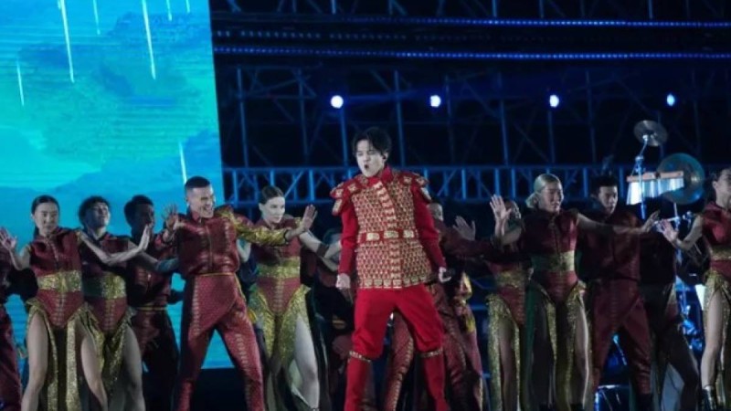 68 елден келген жанкүйерлер және ауқымды шоу: Димаштың Алматыдағы алғашқы концерті қалай өтті (фото)