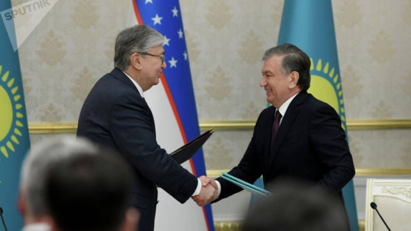 Өзбекстан президенті Тоқаевқа қоңырау шалды