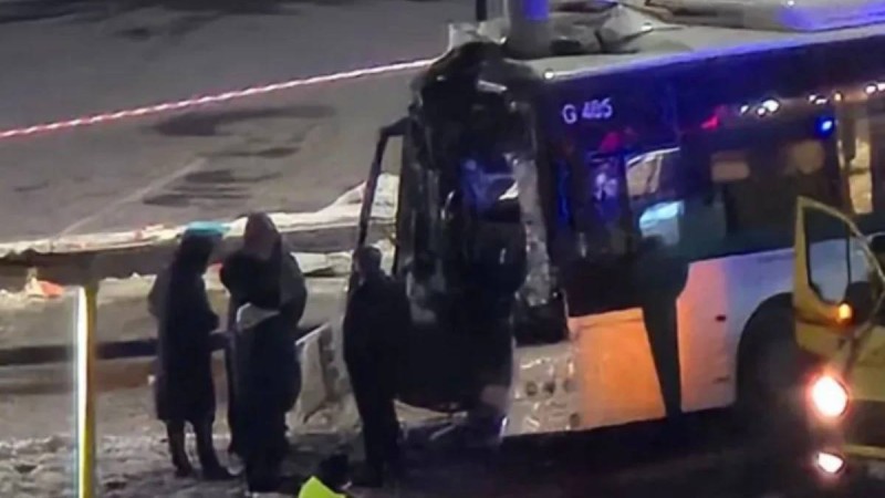 Ішінде 25 адам болған: Астанада жолаушылар автобусы апатқа ұшырады