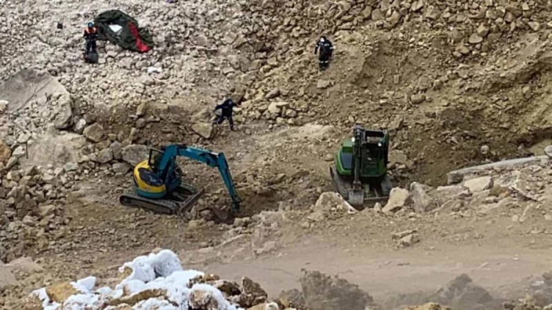 "Майқайың-алтын" кенішіндегі апат: Жоғалғандардың туыстары апат орнына көріпкелді шақырды