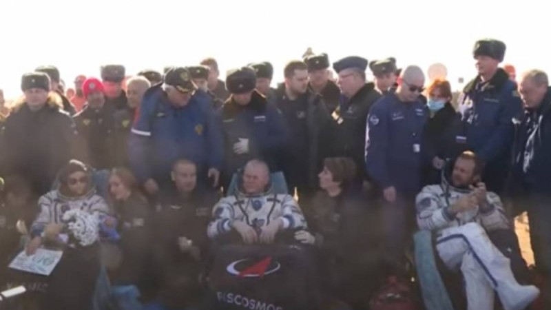 Әлемдегі тұңғыш киноэкипаж Қазақстан аумағына қонды