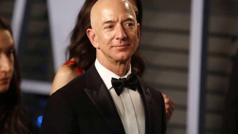 Кіріс алғаш рет 100 млрд доллардан асты. Джефф Безос Amazon басшылығынан кетеді