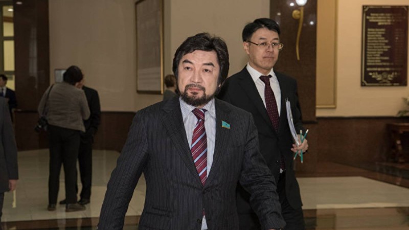 Бекболат Тілеухан екпе туралы заңға қарсы шықты