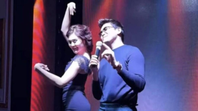 Нұрболат Абдуллиннің қасында мың бұрала билеген ару желіде қызу талқыға түсті