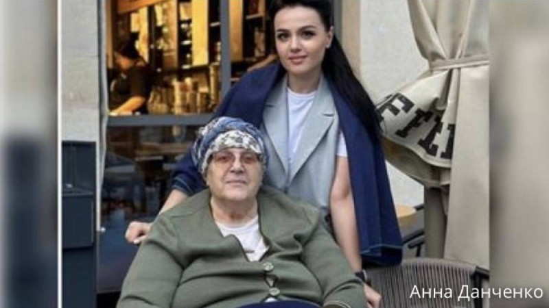 “Анам жүре алмайды": Анна Данченко жер сілкінісі кезінде үйінен шыға алмағанын айтты