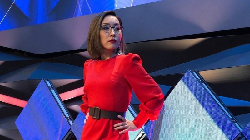 “Дина Төлепберген! Бұндай белден төмен бағдарламаңды үйіңдегі әке-шешеңе ғана көрсет!”