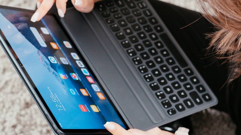 Студент үйде отырып, айына 150 мың теңге табыс табады