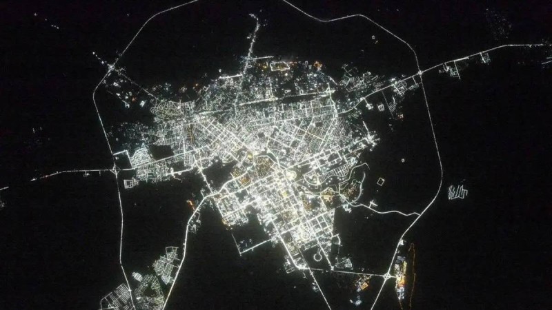 Жүрекке ұқсайды - Роскосмос түнгі Астананың фотосын жариялады