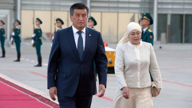 Сооронбай Жээнбеков пен әйелі Қырғызстаннан кетті